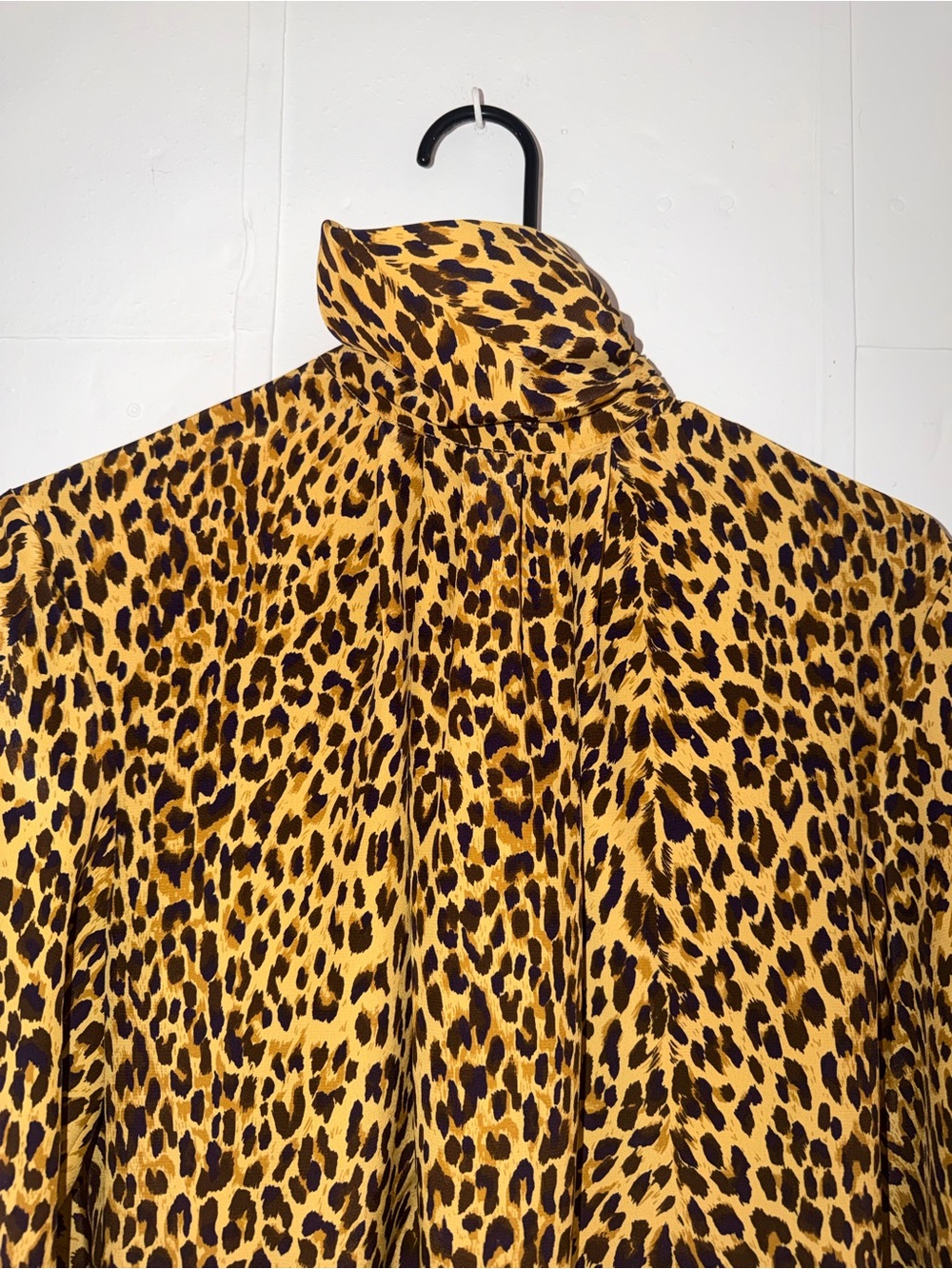 JH Collectibles Leopard Print High-Neck Blouse in Yellow and Black mob wife - Picture 3 of 7